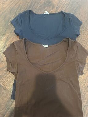 Garage scoop neck shirt set(brown and navy blue)(slight stain on brown)